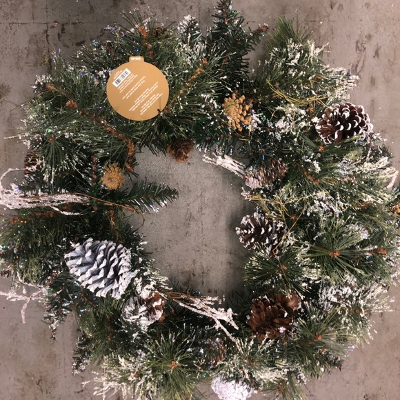 Pier 1 Christmas Wreath - Picture 2 of 4